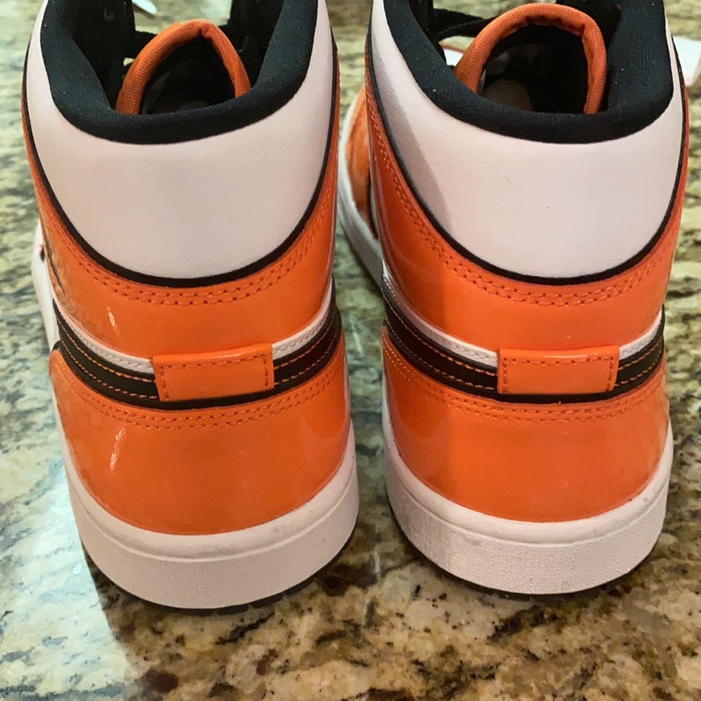 New Jordan 1 Mid SE Turf Orange - Picture 12 of 13